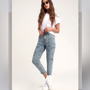 Levi’s Premium Mom Jeans Acid Wash Denim High Waist Cropped Cargo Utility Sz 26